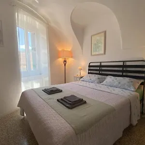 La Casa Degli Alberi , Dolceacqua Italia